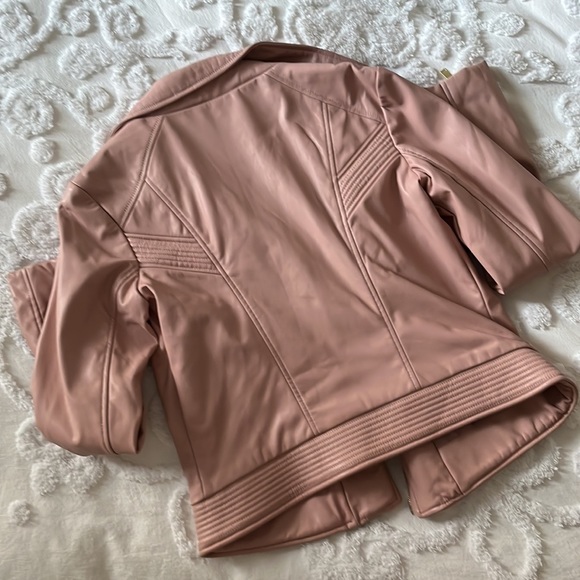 Like new Guess Bomber Jacket - Picture 3 of 3